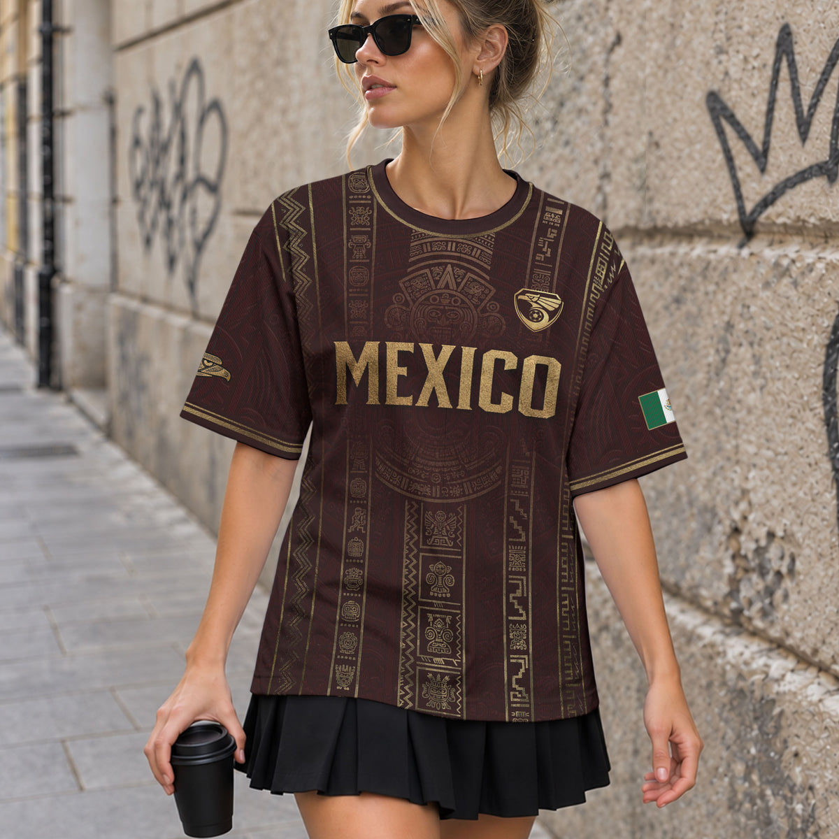 Camiseta de fútbol premium con emblema de águila azteca verde y dorado de México