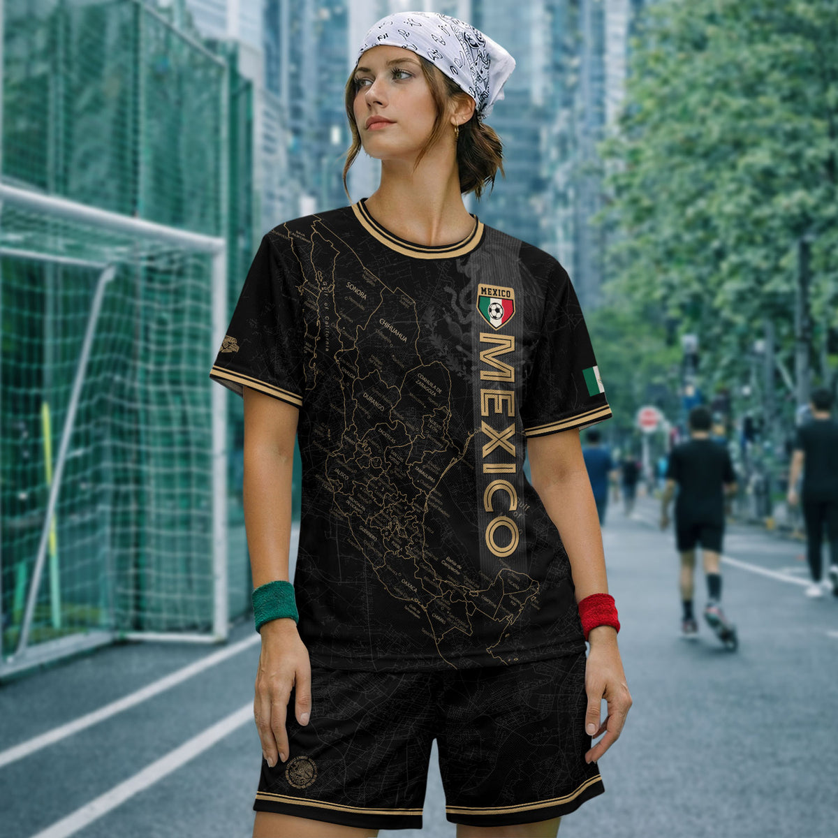 Camiseta de fútbol con el mapa de la herencia de México en negro y detalles aztecas dorados