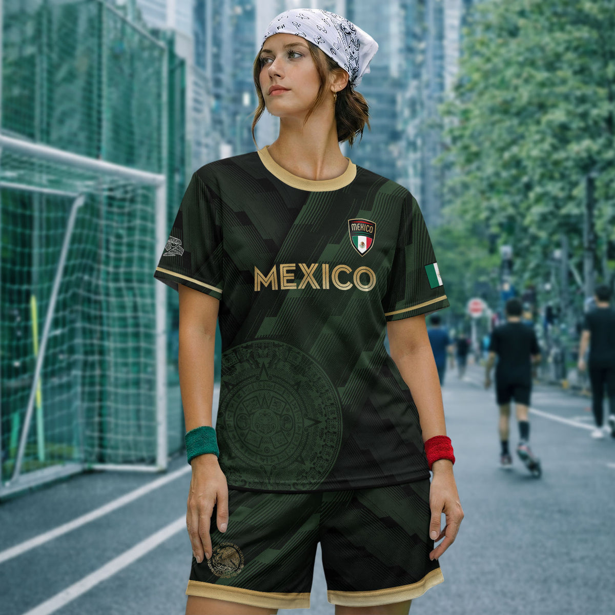 Camiseta de fútbol verde de México con diseño de piedra solar azteca dorada