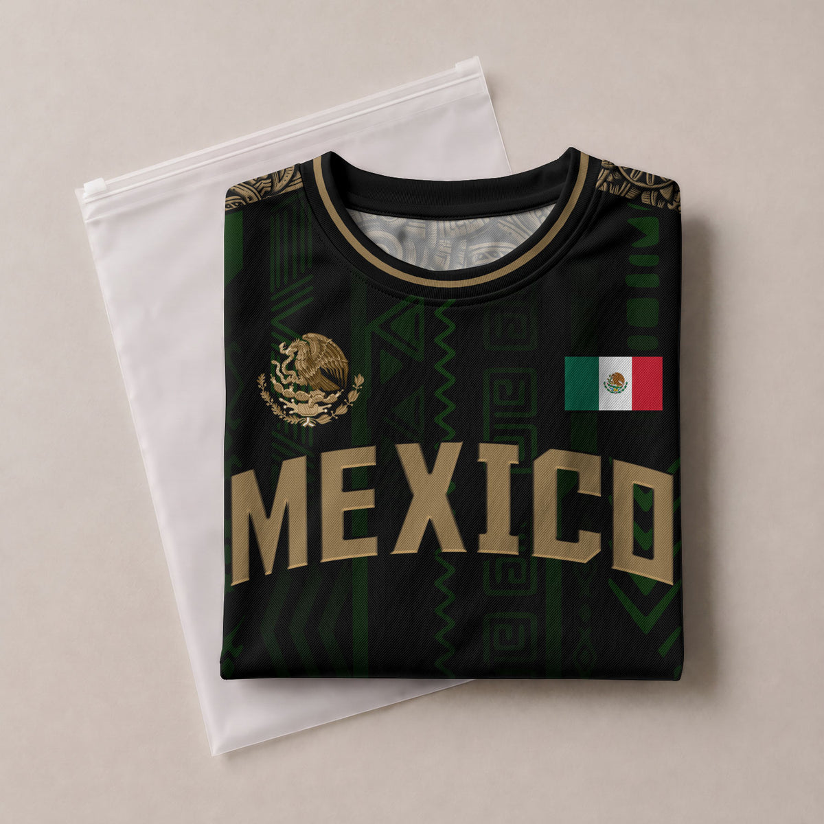 Camiseta de fútbol de México con diseño azteca negro y dorado