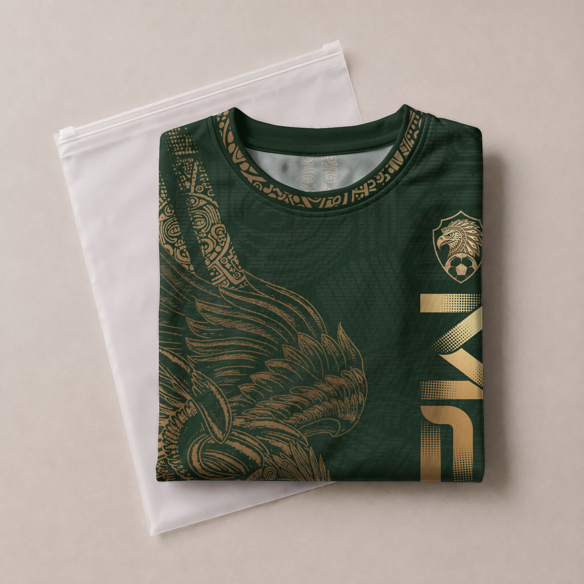 Camiseta de fútbol verde y dorado personalizada de México con diseño de águila y serpiente azteca