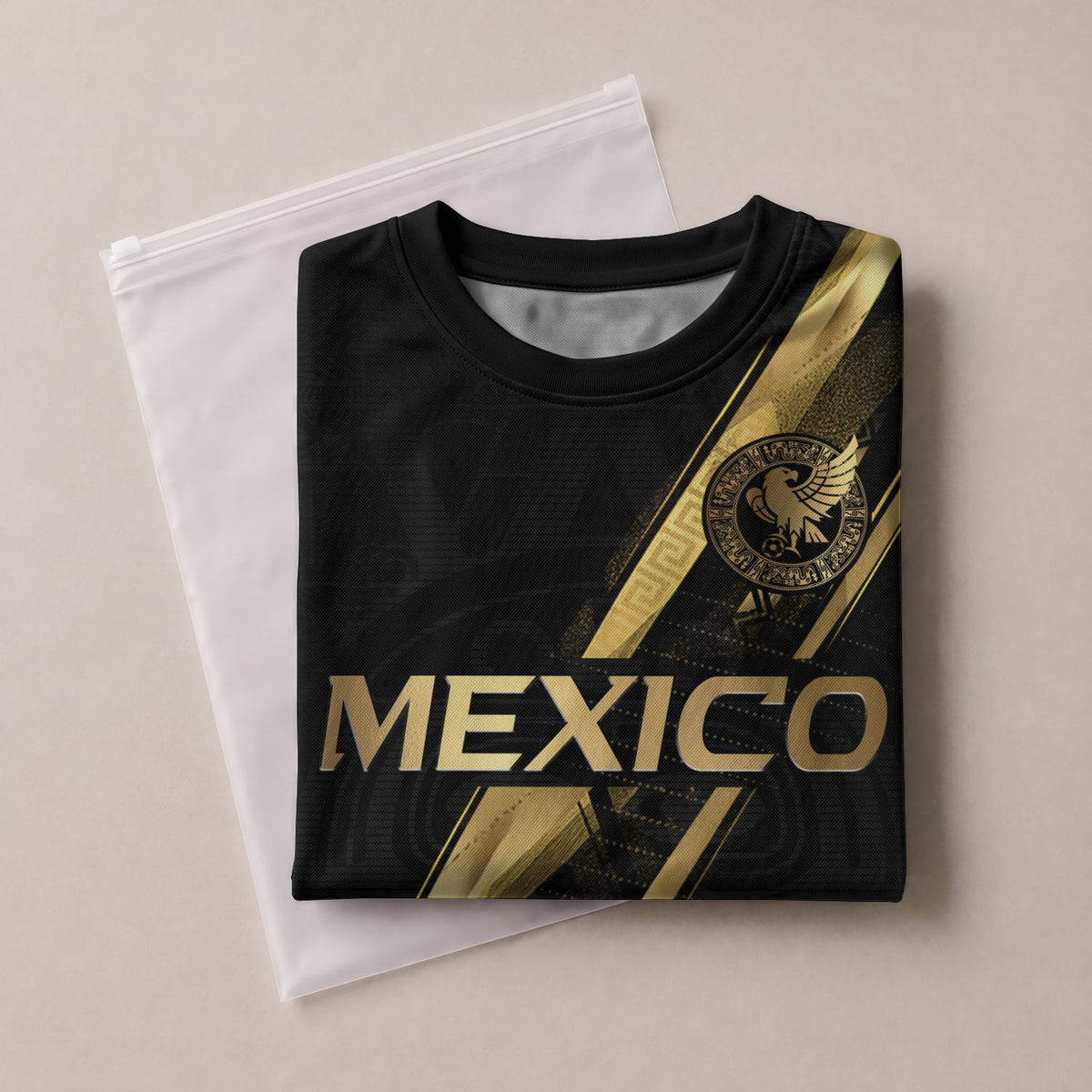 Camiseta de fútbol personalizada de México en negro y dorado con diseño de rayas del mapa de la herencia