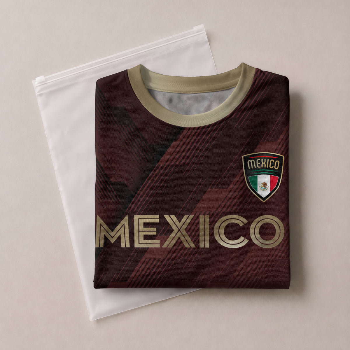 Camiseta de fútbol de México color burdeos con piedra solar azteca dorada y escudo del águila