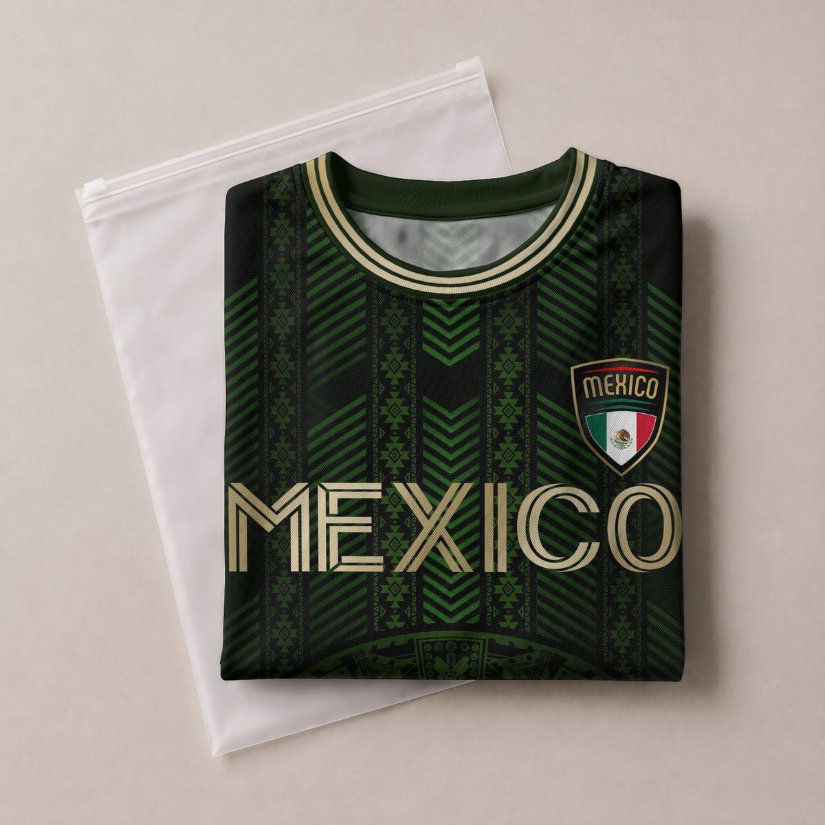 Camiseta de fútbol verde de México con calendario azteca dorado y escudo del águila