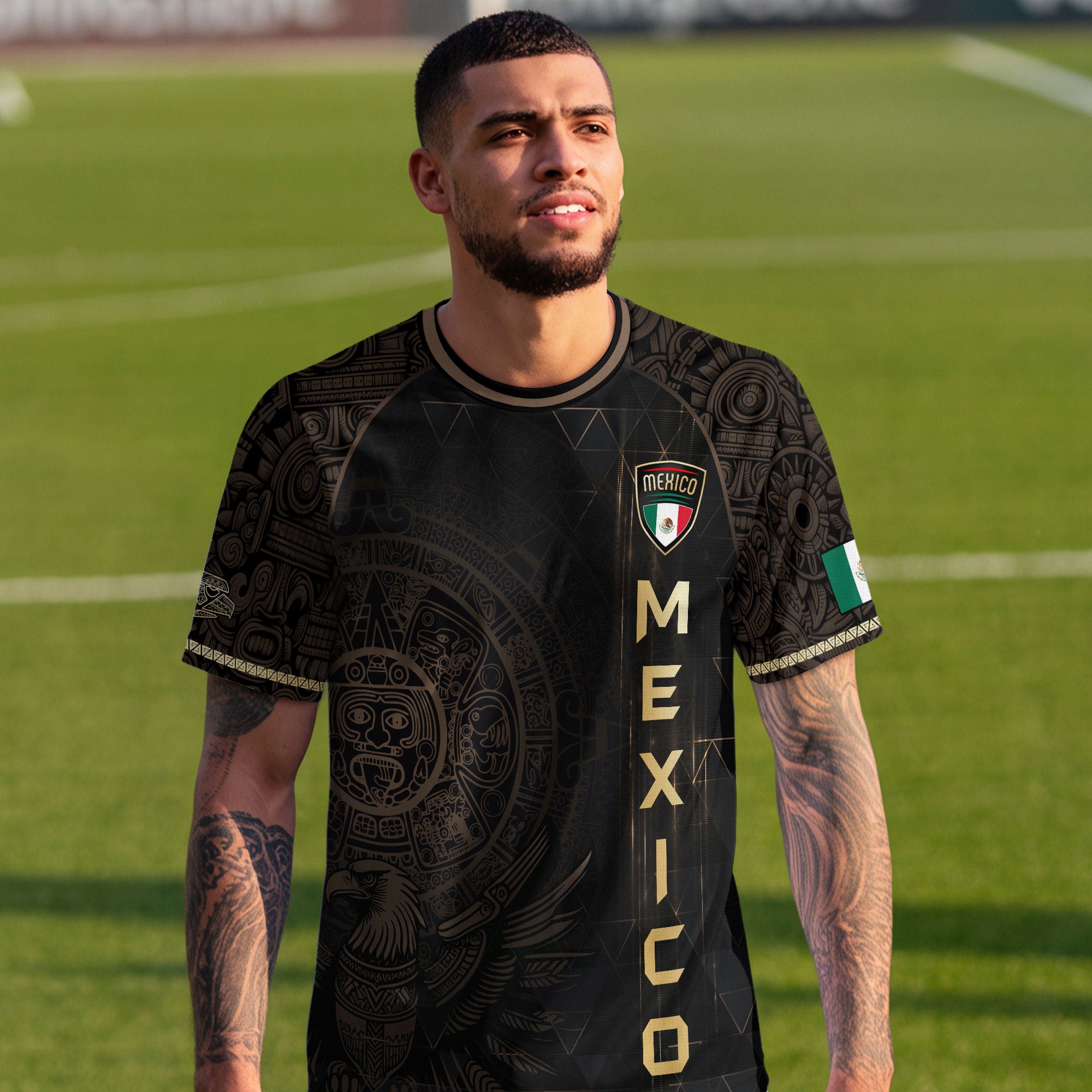 Camiseta de fútbol de México, color negro, dorado, calendario azteca y emblema del águila.